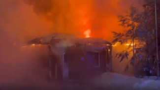 Пожар в промзоне Губкинского: офисное здание в огне