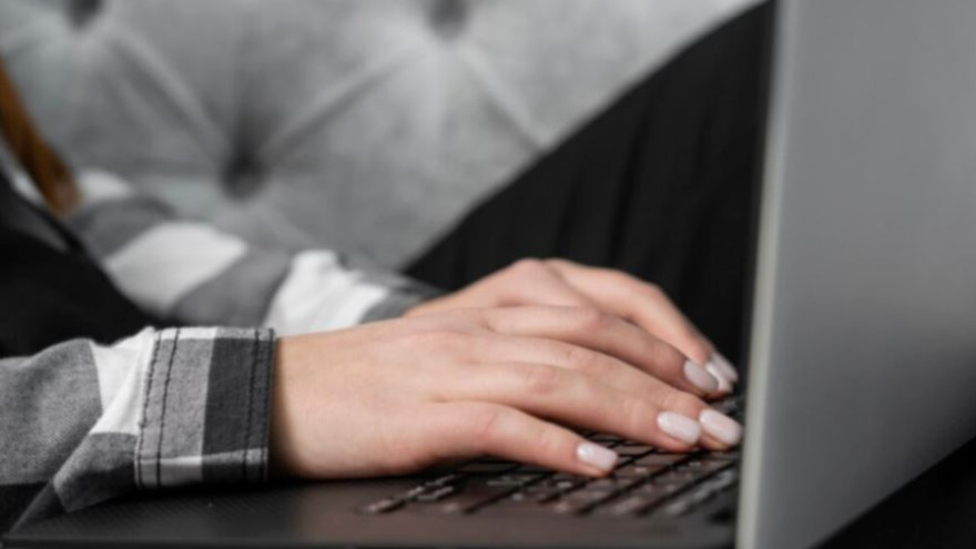 Жительницу Муравленко оштрафовали на 1500 рублей за картинку в соцсетях