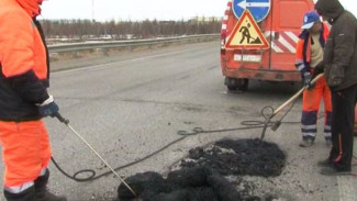 В Новом Уренгое уже начали ремонт дорог ямочным способом