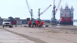 В Дудинском морском порту приступили к восстановлению причалов после разгула стихии