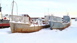 Не дошли до родных берегов: рыбацкий флот Тазовского застрял во льдах