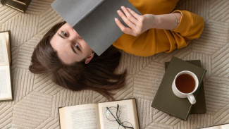 Почему мы выбираем книги определенного жанра: что читают романтики и меланхолики