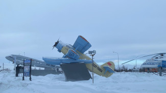 «Улетел» с постамента: крылатый экспонат авиамузея Салехарда не выдержал штормового ветра