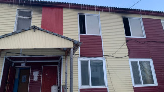 Огнеборцы Аксарки спасли шестерых человек во время пожара в жилом доме