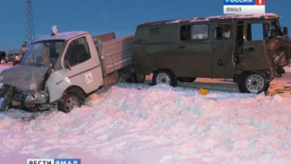 В Салехарде столкнулись 4 автомобиля. Есть пострадавшие