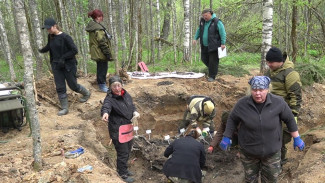 Поисковики из ЯНАО нашли личный медальон красноармейца во время экспедиции