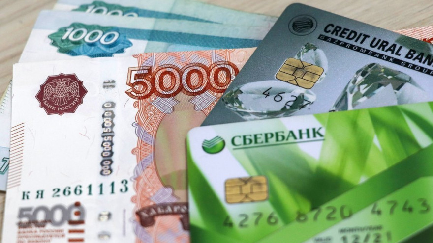 Пытаясь спасти сбережения, житель Ноябрьска пополнил карман очередного мошенника