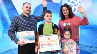 Шестимиллионному посетителю выставки «Россия» вручили сертификат на бесплатную поездку на Ямал