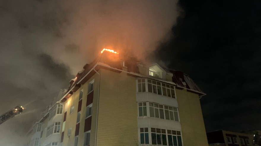 Из-за крупного пожара в жилом доме на Ямале эвакуировали 80 человек, 20 из которых - дети