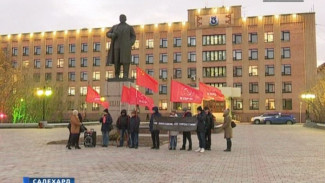 В Салехарде прошёл митинг памяти жертв событий 1993 года