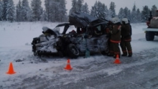 В Пуровском районе столкнулись рейсовый автобус и автомобиль Subaru. Пострадавшие в больнице