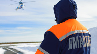 Ямальские спасатели пришли на помощь мужчине, провалившемуся под лёд 