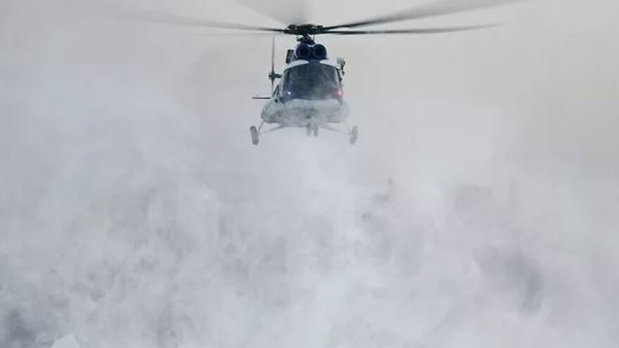 На Ямале вертолет с 20 пассажирами вынужденно вернулся на площадку вылета 