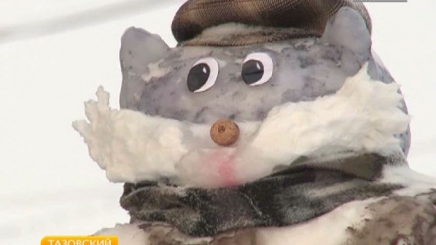 Шедевры с частичкой души: как жительница Тазовского создает снежные скульптуры?