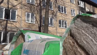 Вернуться к нормальной жизни жителям Авдеевки помогают ямальские строители