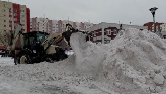 Новоуренгойцы жалуются в сети на неубранные от снега дворы и дороги 