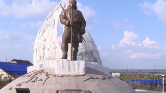 В Тазовском завершается благоустройство территории памятника Ваули Пиеттомина