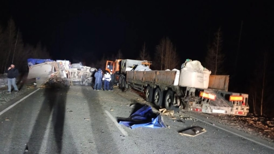 На трассе Сургут — Салехард произошла авария с участием трех автомобилей