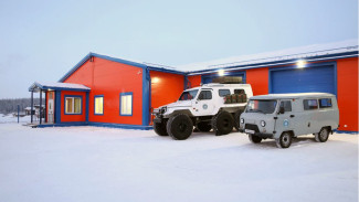 Ютились в гараже вместе со снегоходами. Спасатели Харпа переехали в новое модульное здание