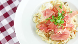 Жителей Ямала предупредили о скрытой опасности строганины 