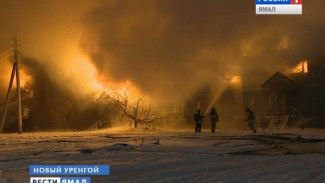 В Новом Уренгое сильный пожар повредил уличный газопровод