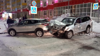 В центре Салехарда произошло страшное ДТП с пострадавшими 