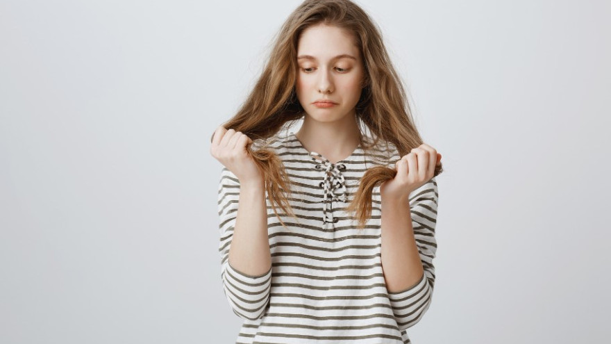 Выпадение волос после COVID-19: как бороться и какие витамины помогут