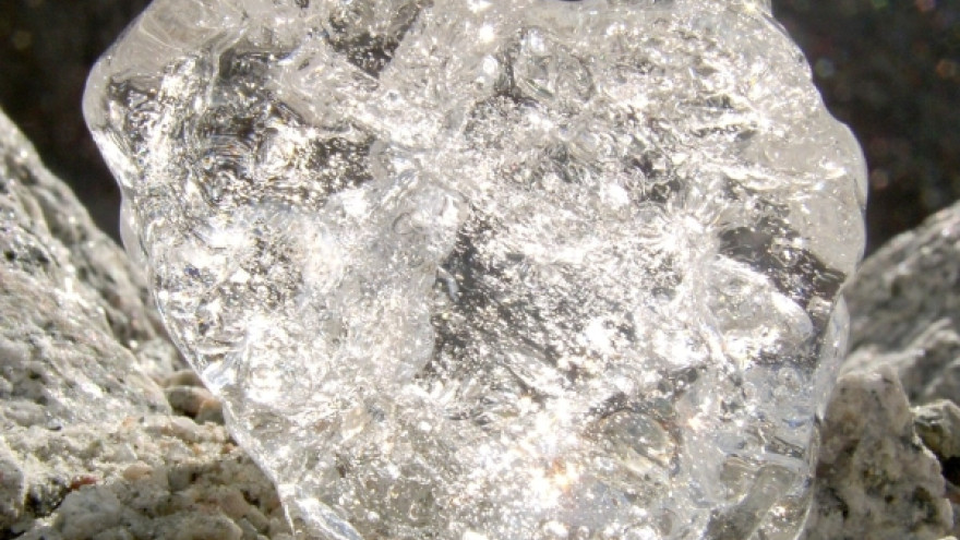 Возможно, это алмаз! Ученые нашли в челябинском метеорите удивительный кристалл