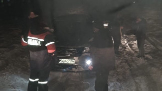 ЧП на закрытом зимнике: в ЯНАО сразу две машины застряли на необорудованной трассе