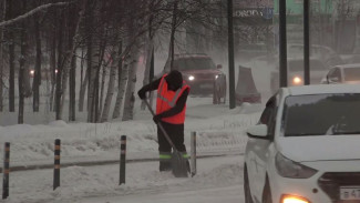 Снежные завалы в городе: жители Ноябрьска недовольны работой коммунальщиков