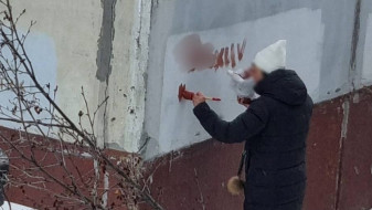 В Ноябрьске женщину привлекут к ответственности за рекламу наркошопов на зданиях