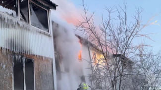 Власти Тарко-Сале проверят деревянные дома после серьёзного пожара с пострадавшими