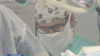В Салехарде уникальные операции проводит знаменитый онколог из Москвы