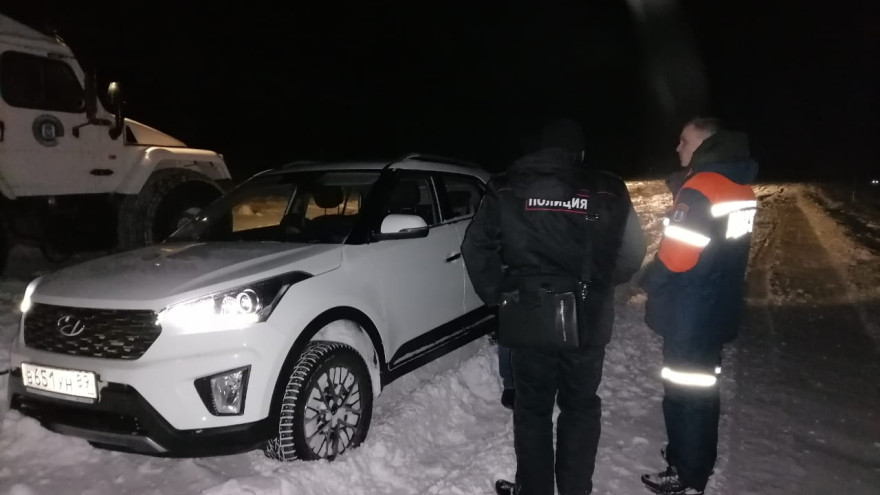 Спасатели выручили северян, попавших в снежный плен на зимнике в ЯНАО