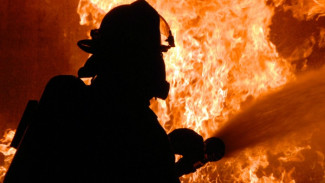 При пожаре в Пуровском районе погибло два человека и один с тяжелыми ожогами доставлен в больницу