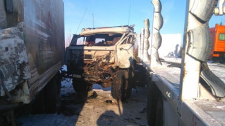 В Пуровском районе столкнулись два грузовика. Есть пострадавшие