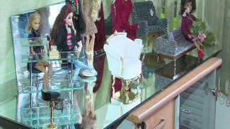 Тюменец прославился на весь мир изготовлением кукольной мебели для коллекционеров Европы