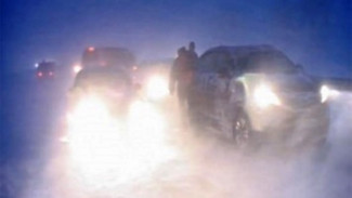 В Шурышкарском районе порядка 15 автомобилей попало в снежный плен (ВИДЕО)