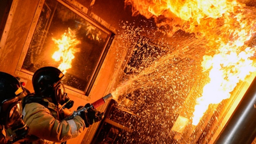 Сегодня ночью в Муравленко горел жилой дом, один человек погиб