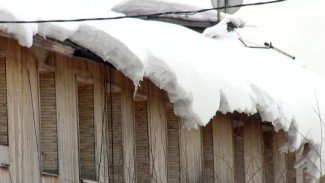 Мартовская оттепель: в Ноябрьске спецкомиссия проверила качество уборки снега с крыш