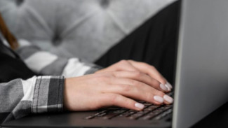 Жительницу Муравленко оштрафовали на 1500 рублей за картинку в соцсетях