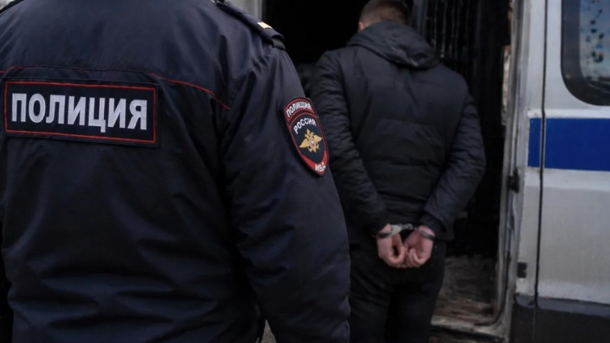 Пьяный житель Нового Уренгоя ударил ногой сотрудника полиции при исполнении