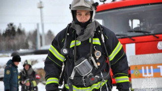 Искры над головой: пожар в Салехарде оставил след на потолке