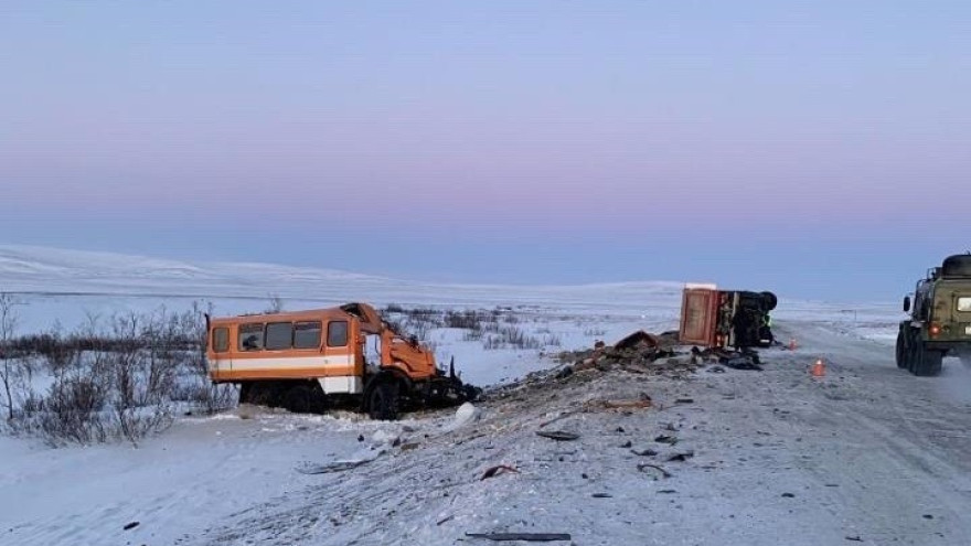 Смертельная трагедия на Ямале: в жутком ДТП с грузовиками погибли 2 человека