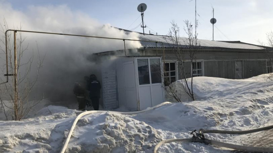 В Тазовском по ул. Пушкина снова вспыхнул пожар в жилом доме. На этот раз в «деревяшке»