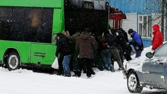 Снежный коллапс. На Ямале из-за метели закрыта переправа, отменены авиарейсы, в школах объявлена актировка