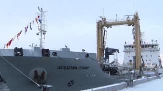 Новая серия: морской снабженец «Академик Пашин» первым заступил на службу в Северном флоте