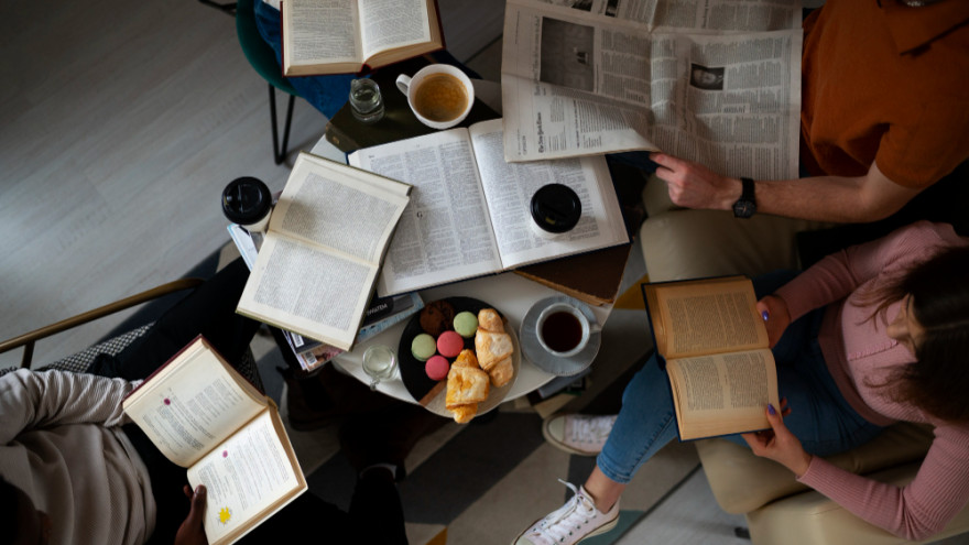 Любители литературы из Ямала смогут присоединиться к «Чтецким программам»