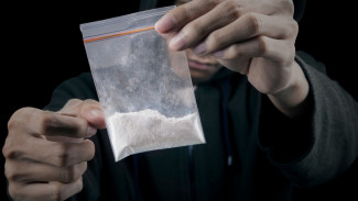 Полицейские задержали новоуренгойца с пакетом наркотиков
