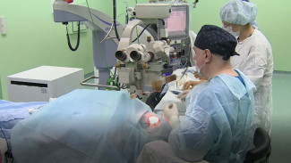 Офтальмологи в ХМАО осваивают новые методы хирургической лечебной помощи